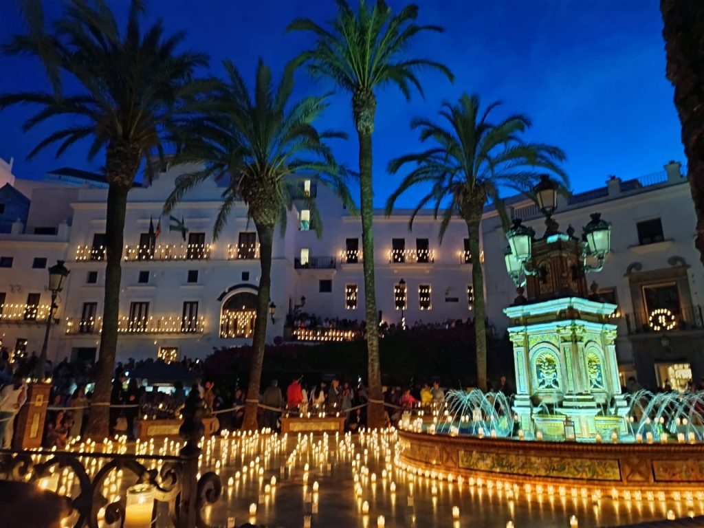 VEJER A LA LUZ DE LA NOCHE DE LAS VELAS-Plaza de España