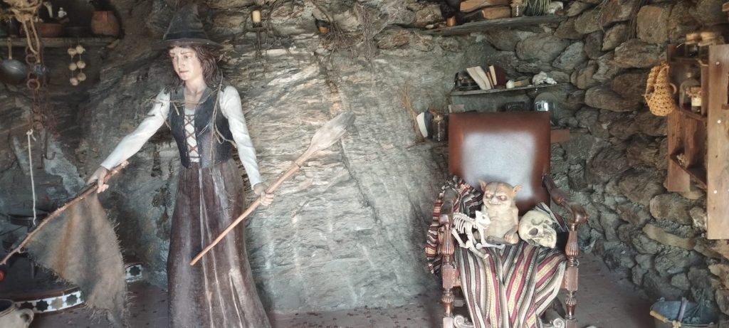 Cueva del ojo de la Bruja