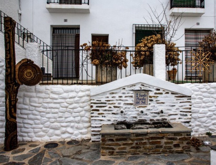 Fuente y Tocón de Bubión