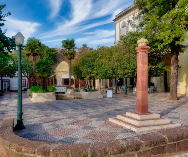 Plaza del Municipio y Pelouro