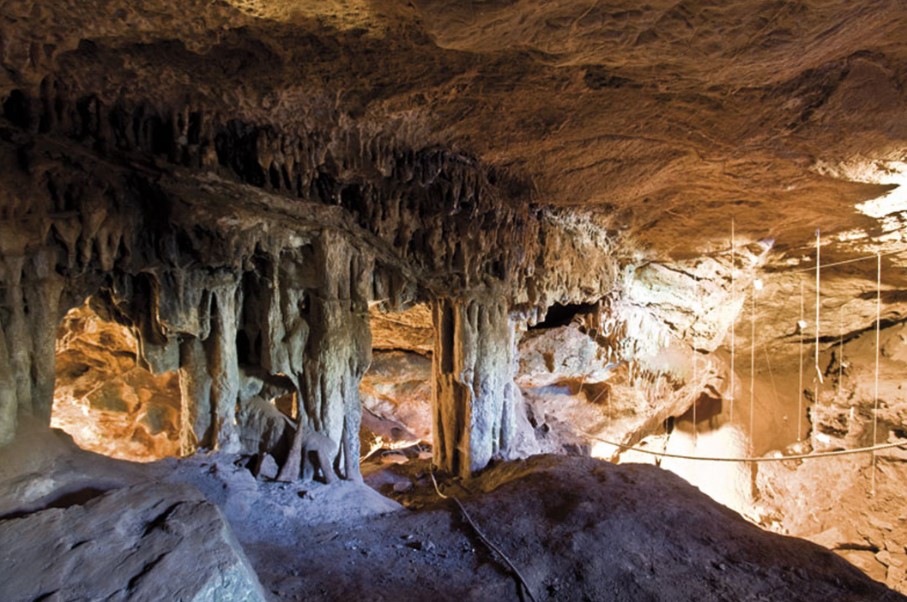 Cuevas de Fuentes de León