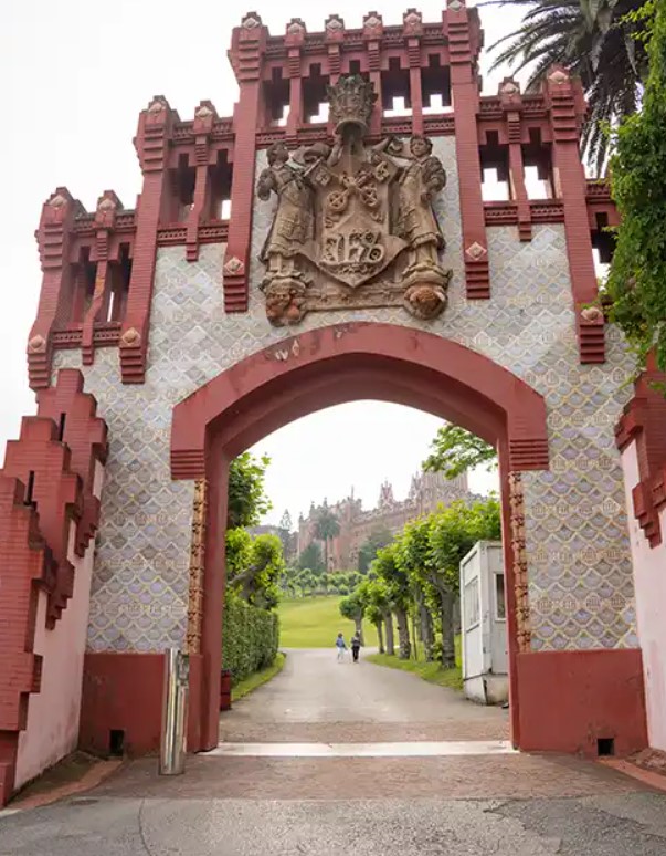 Puerta de Universidad Pontificia 2