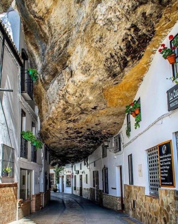 Cuevas de la Sombra en Setenil de las Bodegas