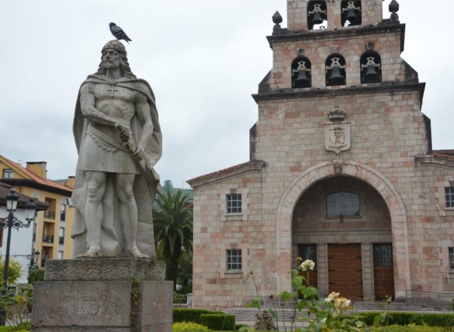 Estatua de Don Pelayo 2