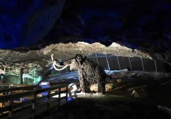 La Cueva de Avín
