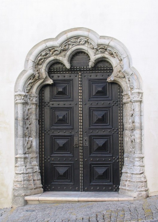 Pórtico lateral de la Iglesia de Nuestra Señora de la Asunción