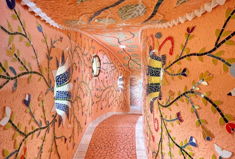 Pasillo del Capricho de Cotrina 1