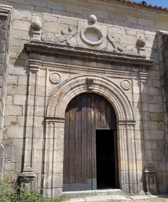 Puerta SO de la iglesia
