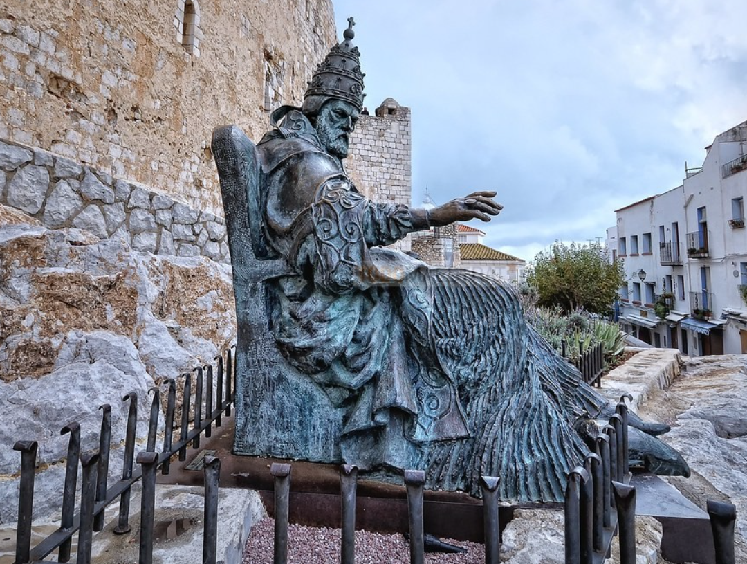 Estatua del Papa Luna