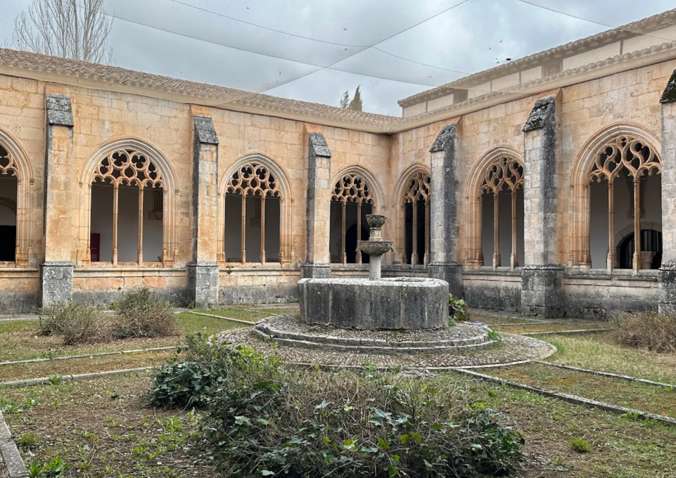 Claustro de Excolegiata de San Cosme y San Damián 1