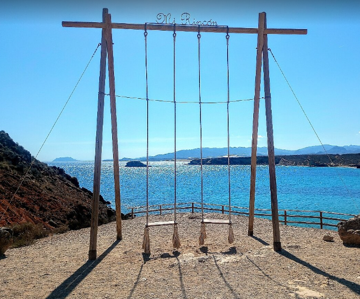 Playa del Rincón y columpio-mirador