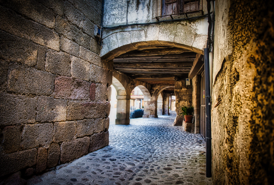 Soportales de San Martín de Trevejo 2