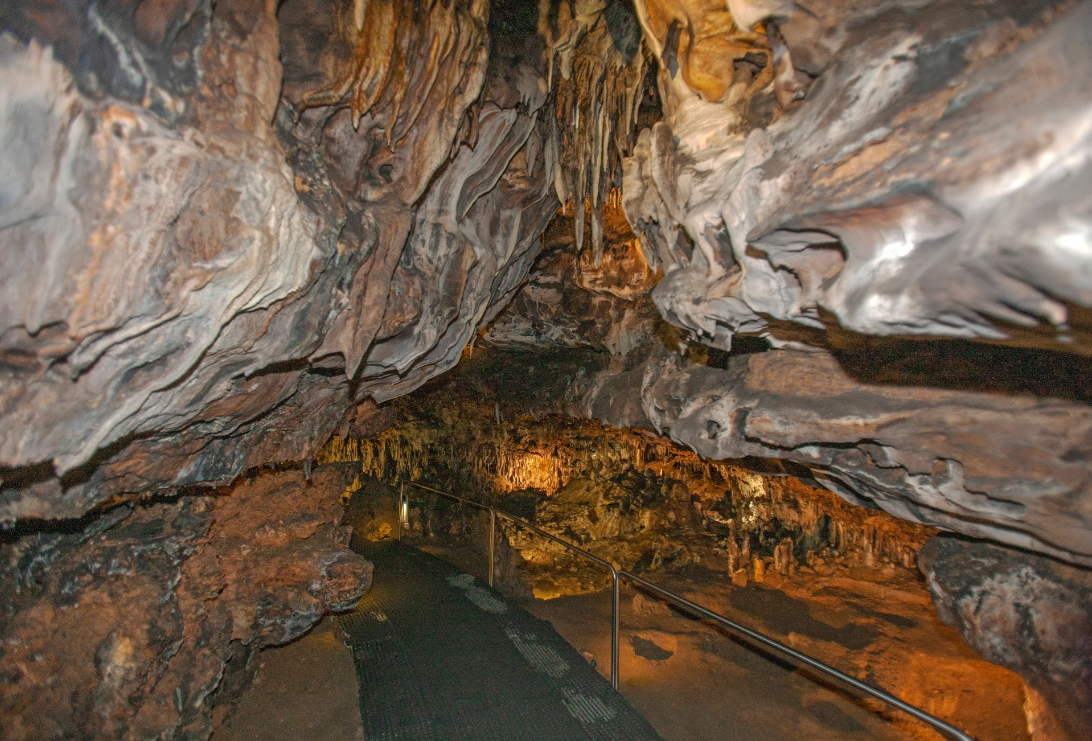Cueva de los Enebralejos