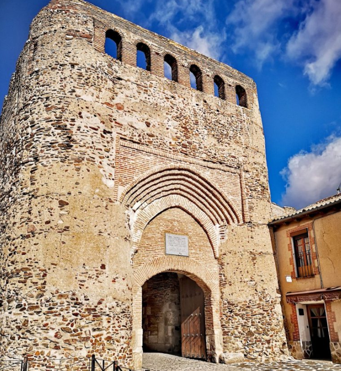 Puerta de la Villa de Coca