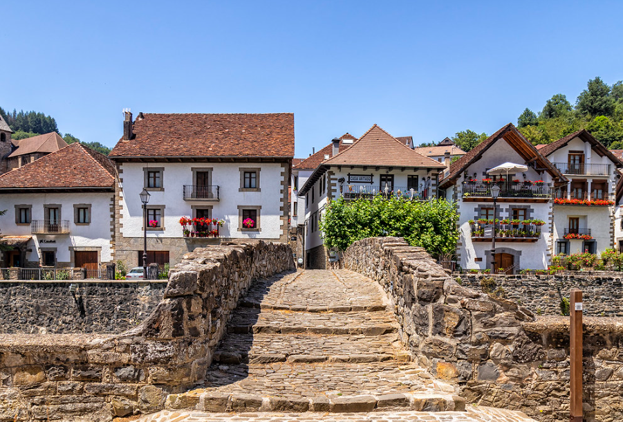 Puente de piedra de Ochagavía