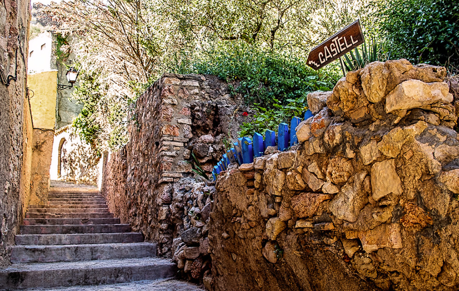 Subida al Castillo de Miravet